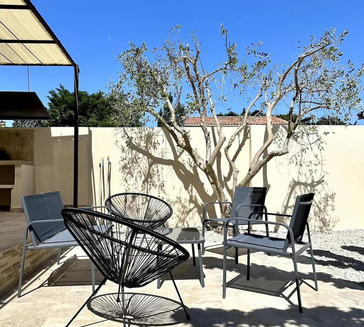 The Little House On The Isle Air-Conditioned House With Swimming Pool And L'Isle-sur-la-Sorgue