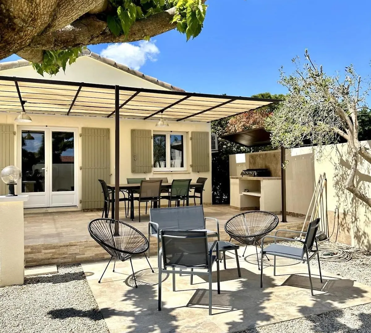 The Little House On The Isle Air-Conditioned House With Swimming Pool And L'Isle-sur-la-Sorgue Holiday home