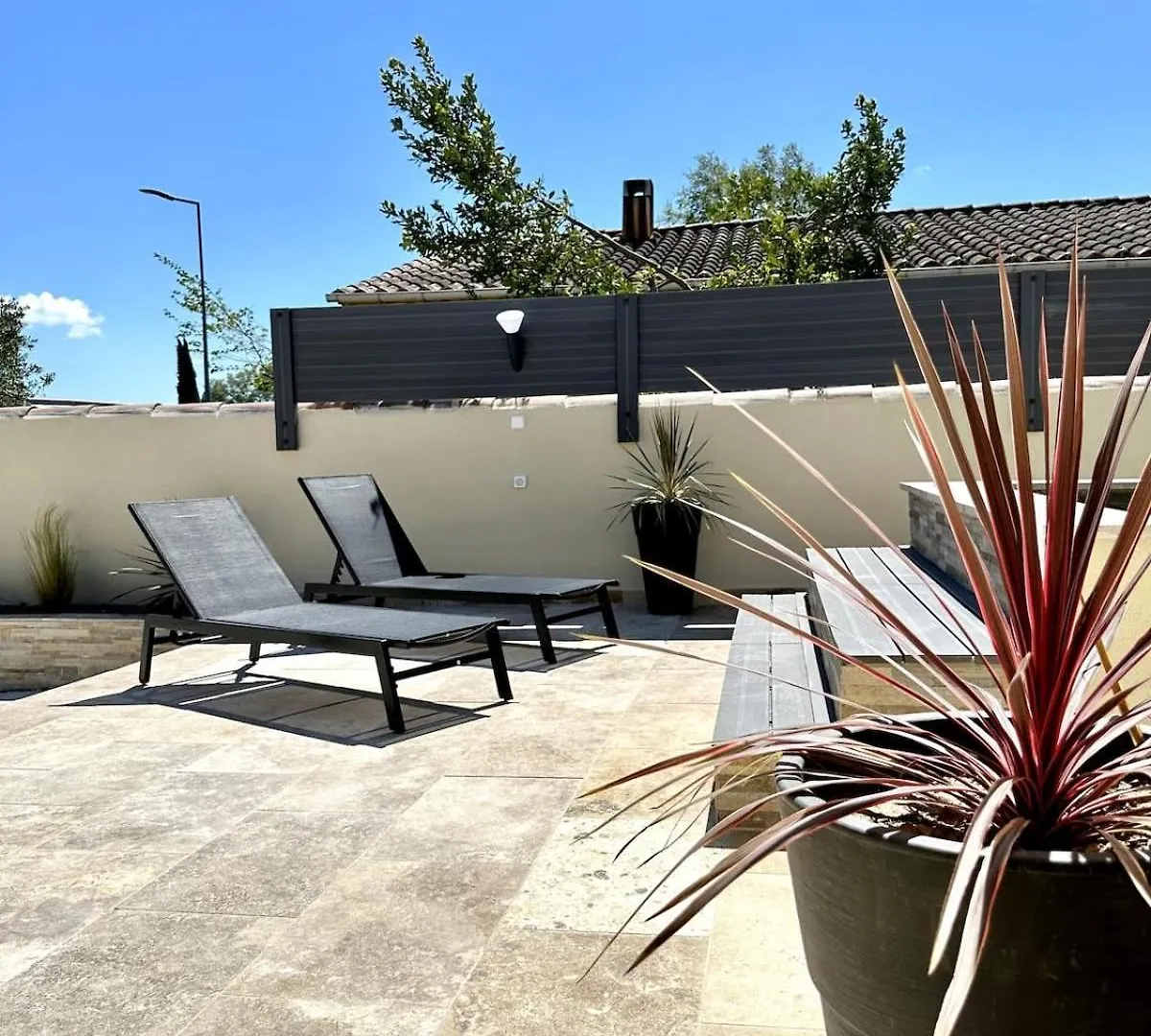 The Little House On The Isle Air-Conditioned House With Swimming Pool And L'Isle-sur-la-Sorgue