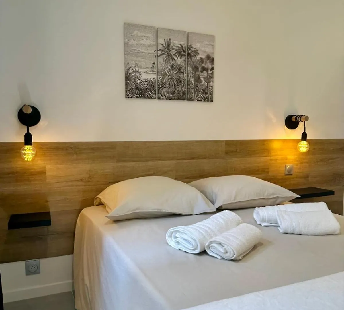 The Little House On The Isle Air-Conditioned House With Swimming Pool And L'Isle-sur-la-Sorgue Holiday home