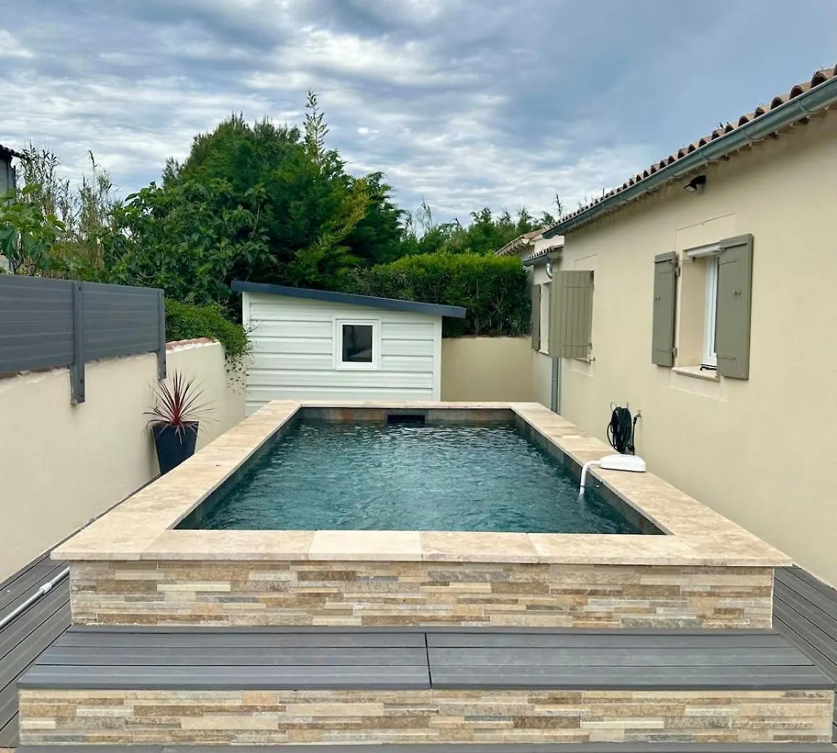 The Little House On The Isle Air-Conditioned House With Swimming Pool And L'Isle-sur-la-Sorgue 0*,
