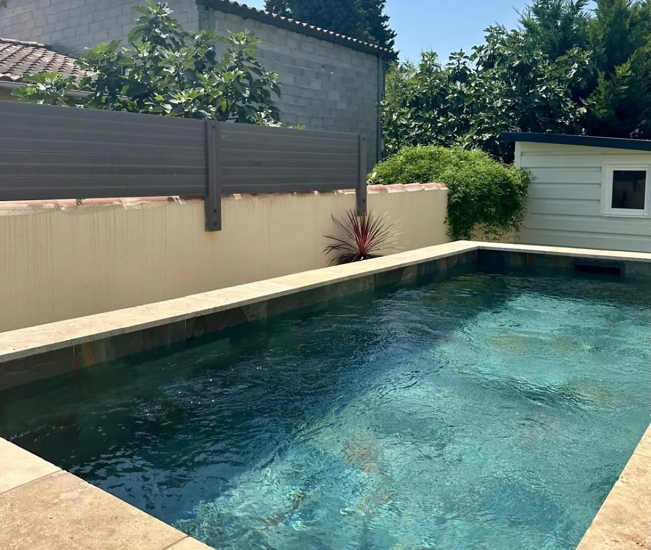 The Little House On The Isle Air-Conditioned House With Swimming Pool And L'Isle-sur-la-Sorgue France