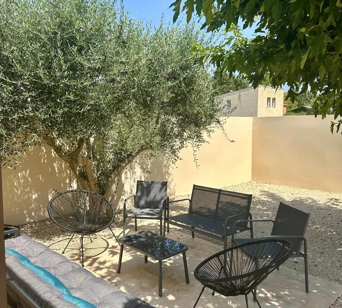 The Little House On The Isle Air-Conditioned House With Swimming Pool And L'Isle-sur-la-Sorgue France